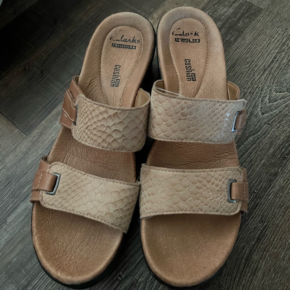 Clarks Women's leather Tan Sandals